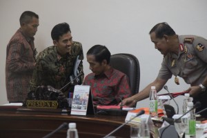 Rapat terbatas dipimpin presiden dengan tema Pencegahan dan Penanggulangan masalah kekerasan terhadap anak (6)