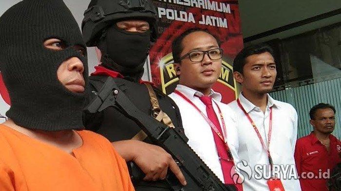 M Hasan (41) alias Mami Hasan pelaku kekerasan seksual pedofil di Tulungagung di Polda Jatim, Senin (20/1/2020) 