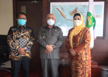 KOMITMEN GUBERNUR KALTIM DALAM PEMBENTUKAN KPAD