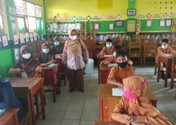 KPAI MELAKUKAN PENGAWASAN PERSIAPAN BUKA SEKOLAH DI KOTA SERANG DAN KAB. PANDEGLANG