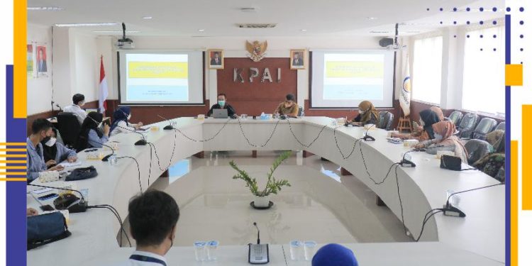 WUJUDKAN PENGASUHAN TERBAIK BAGI ANAK DIMASA PANDEMI : KPAI MENERIMA KUNJUNGAN DINSOSPPKBPPPA DAN FORUM ANAK KOTA PADANG PANJANG