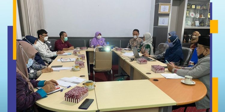 KPAI MELAKUKAN RAPAT KOORDINASI MENGENAI PROGRAM PENCEGAHAN PERKAWINAN USIA ANAK DENGAN DINAS TERKAIT DI KOTA BANJARMASIN DAN DIALOG DENGAN PIMPINAN LKSA SE-KOTA BANJARMASIN