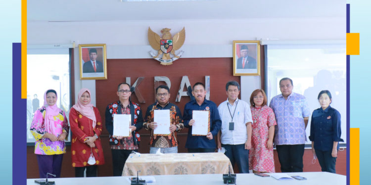 KPAI, LPSK, KEMEN PPPA TANDA TANGANI PKS TENTANG SINERGI ADVOKASI KORBAN TINDAK PIDANA WUJUD PENGUATAN SISTEM PERLINDUNGAN ANAK YANG MENEMPATKAN KEADILAN DAN PEMULIHAN ANAK KORBAN SECARA OPTIMAL