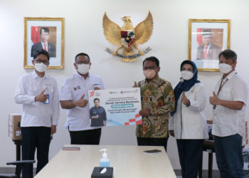 KPAI KOLABORASI DENGAN KEMENTERIAN BUMN: PEMBERIAN 10 LAPTOP BAGI PENERIMA ANUGERAH KPAI 2022