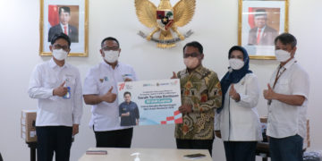 KPAI KOLABORASI DENGAN KEMENTERIAN BUMN: PEMBERIAN 10 LAPTOP BAGI PENERIMA ANUGERAH KPAI 2022