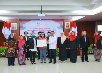 SERTIJAB ANGGOTA KPAI: SERAHKAN MEMORI AKHIR JABATAN