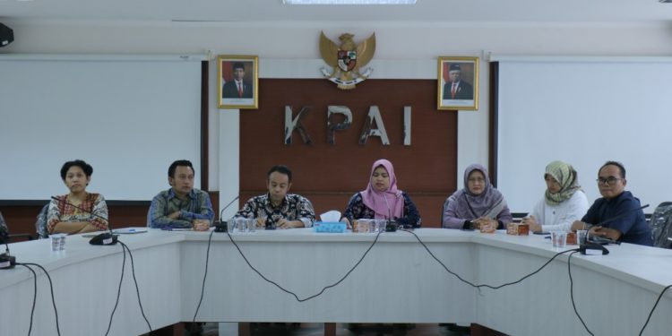 CATATAN PENGAWASAN PERLINDUNGAN ANAK DI MASA TRANSISI PANDEMI; PENGASUHAN POSITIF, ANAK INDONESIA TERBEBAS DARI KEKERASAN