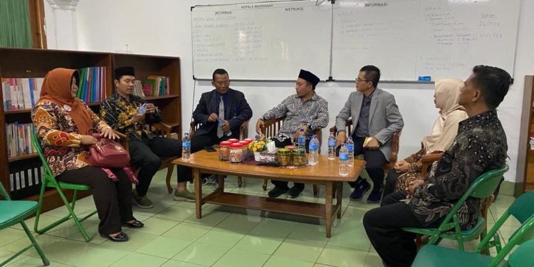 PENGAWASAN PEMENUHAN HAK ANAK DI PONDOK PESANTREN AL-ZAYTUN KABUPATEN INDRAMAYU