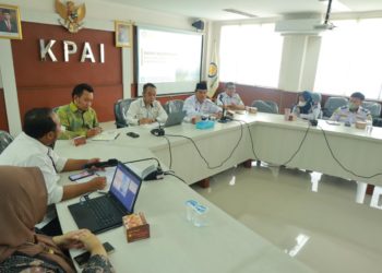 PENUHI HAK KESEHATAN ANAK : KPAI RAKOR KESIAPAN DAN KEWASPADAAN POLUSI UDARA JAKARTA